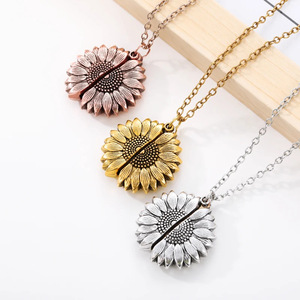Fabricante <span class=keywords><strong>girasol</strong></span> medallón abierto letra secreta disco colgante collar personalizado grabado medallón collar - Product Image 3
