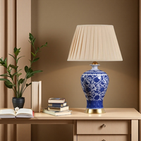 Lampe de table en porcelaine bleue et blanche traditionnelle, décoration pour salon, chambre à coucher, base en cuivre, abat-jour en tissu, vase en céramique, éclairage