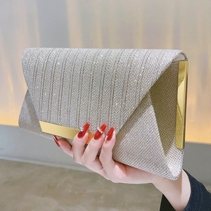 Bolso de Mano Tipo Clutch con Cadena Simple, Moderno y Elegante, para Damas, para Fiestas y Eventos Nocturnos - Product Image 2