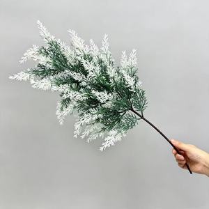 Bouquet de cèdres artificiels et de branches de pin Xianglin, verdure décorative pour sapin de Noël et aménagement paysager - Product Image 1