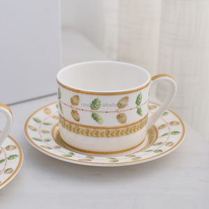 Services de table en porcelaine de luxe de haute qualité avec bordure dorée - Ensemble cadeau en stock - Product Image 6