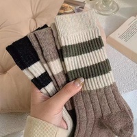 Chaussettes mi-mollet décontractées pour femmes, style universitaire, à double rayure, en polyester et coton absorbant la transpiration, pour l'hiver