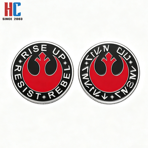 Pièce de monnaie commémorative de collection personnalisée en émail double face, thème Alliance Rebelle, avec <span class=keywords><strong>les</strong></span> messages 'Rise up' et 'Resist', style moderne - Product Image 1