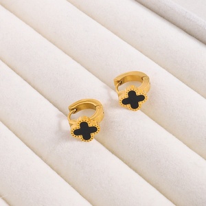 Pendientes <span class=keywords><strong>de</strong></span> Acero Inoxidable con Trébol <span class=keywords><strong>de</strong></span> Cuatro Hojas y Diamantes, Estilo Elegante y Moderno, Accesorio <span class=keywords><strong>de</strong></span> <span class=keywords><strong>Moda</strong></span> Versátil para el Día a Día con Diseño Floral - Product Image 2