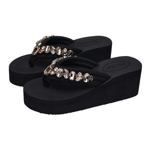 صندل نسائي جديد لعام 2025 بتصميم باروكي عالي الرقبة، نعل سميك من مادة EVA مضاد للانزلاق، مناسب للصيف والشاطئ - Product Image 4