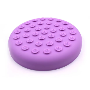 Alfombrilla de silicona impermeable para perros, diseño de personaje de arroz beige, para alimentación lenta, antiasfixia, entrenamiento, tazón para gollear golosinas - Product Image 2