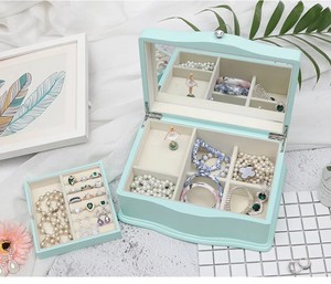 Boîte à bijoux rectangulaire en bois de luxe en cuir PU et velours, avec nom personnalisé, fermeture magnétique, cadeau personnalisé - Product Image 3