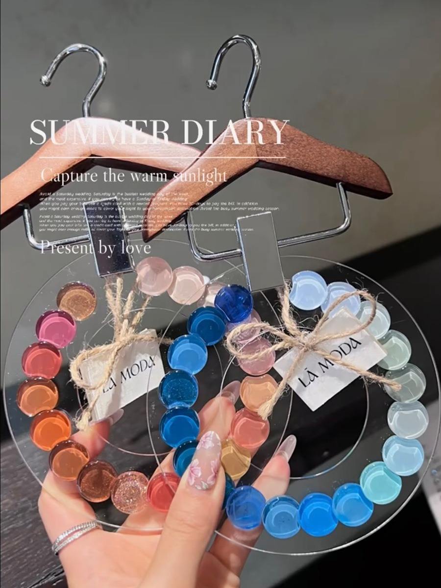 Small clothes hanger + round plate + 20 beads