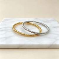 Bracelet en acier inoxydable plaqué or 18 carats avec perles torsadées en jade, style rétro, tendance unisexe, luxe léger, style minimaliste sophistiqué