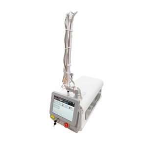 Machine laser CO2 fractionnée 4D portable 10600nm 60W avec système de refroidissement par eau pour le resurfaçage cutané, les vergetures et les cicatrices d'acné - Product Image 2