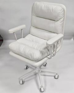 Chaise de bureau moderne et confortable pour la maison, avec accoudoirs en métal doré <span class=keywords><strong>5</strong></span> étoiles, revêtement en PU gris, ergonomique, pivotante, réglable en hauteur, dossier ergonomique pour le bas du dos - Product Image 4