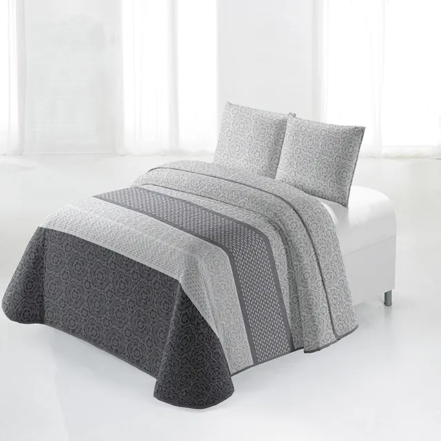 Hot selling 100-200g polyester Oversized king size fitted quilted bedspread coverlet for home use