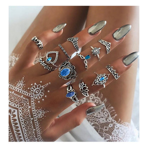 Lot de bijoux rétro en alliage plaqué argent de 13 pièces, ensemble de bagues en forme de couronne, d'étoile sculptée de diamant - Product Image 1