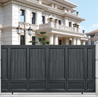 Portail automatique BAMUS en aluminium et fer forgé de luxe sur mesure avec barres verticales, durable et écologique pour l'entrée extérieure de villas modernes