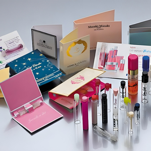 Tarjeta de embalaje de muestra de perfume impresa con logotipo comercial personalizado tarjetas de prueba de perfume botellas y tarjetas de spray de 1ml y 2ml para perfume - Product Image 1