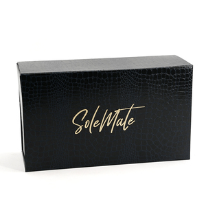 Caja <span class=keywords><strong>de</strong></span> Regalo <span class=keywords><strong>de</strong></span> Lujo con Textura <span class=keywords><strong>de</strong></span> Cocodrilo Negro y Logotipo Personalizado en Dorado |   Empaque Premium para Calzado y Artículos <span class=keywords><strong>de</strong></span> Lujo - Product Image 4