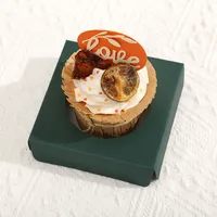 Boîte d'emballage de dessert français recyclable trou de tasse en papier à grain unique macarons tartes aux oeufs gâteaux-dossiers en relief fenêtre transparente