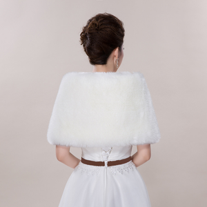 Femmes hiver mariée <span class=keywords><strong>voile</strong></span> de mariage Qipao robe avec des cheveux de lapin blanc strass en gros Imitation fourrure châle <span class=keywords><strong>veste</strong></span> - Product Image 3