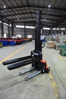Chariot élévateur à fourche électrique autochargeur HELI 1300KG 1500kg Capacité de levage Chariot élévateur portable pour la logistique d'entrepôt Fabrication