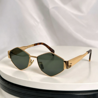 Lunettes de soleil tendance de haute qualité UV400, légères, confortables, à monture carrée complète, verres dégradés en PC, petites, vertes