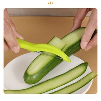 Nieuw model roestvrijstalen schilmesje voor het snijden van fruit en groenten. Fruit- en groenteschiller voor thuisgebruik met creatief ontwerp.