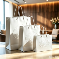 Sacs en papier personnalisés avec logo, élégants et réutilisables, sacs cadeaux et sacs pour vêtements de luxe pour boutique de Noël argentés