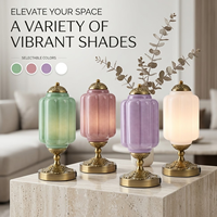 Lámpara de Mesa LED Ambiental Vintage de Latón Antiguo con Pantalla de Vidrio Ópalo, Control Táctil, Salida de Energía Tipo C, Carga Inalámbrica para Mesita de Noche