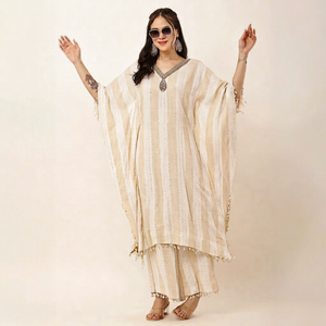 Robe Kaftan Tissée Élégante pour Femme avec Bordure à Pompons, Col en V, Manches Courtes, Kaftan Empire Tissé à la Main avec Perles et Broderies - Product Image 1