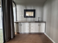 Chambre d'hôtel préfabriquée haut de gamme en panneaux sandwich modulaires intelligents, maison de vie et bureau avec assemblage rapide et design minimaliste