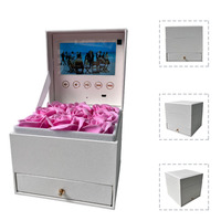 Coffret cadeau vidéo de luxe avec écran lcd et roses pour la Saint-Valentin