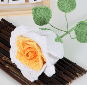 Fait à la main unique rouge Rose Crochet tricot romantique saint valentin nouvel an chinois cadeau pour votre femme fleur décorative et plante - Product Image 4