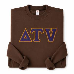 Sweat-shirt à col rond en chenille avec lettres grecques brodées sur mesure, bordure or violet, trois lettres pour la fraternité, la sororité, l'esprit universitaire - Product Image 4