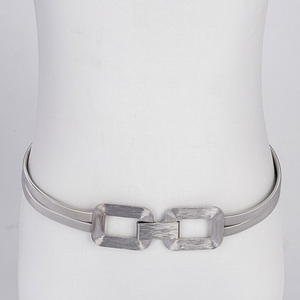 Damen Silber Elastischer Metall-Taillengürtel mit Gebürsteter Textur und Verschlungener Doppelrechteckiger Schnalle, Dehnbarer Modischer Dekorativer Gürtel - Product Image 6