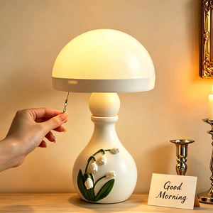 Lampada Notturna a Forma di Fungo con Rilievo di Mughetto, Lampada da Comodino Stile Crema, Luce Decorativa d'Atmosfera per Camera da Letto di Ragazze - Product Image 3