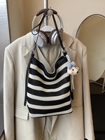 Sac Hobo Grande Capacité en Maille Creuse pour Usage Quotidien, avec Bandoulière Unique en Cuir, Conception Antivol, en Polyester, Style Anglais