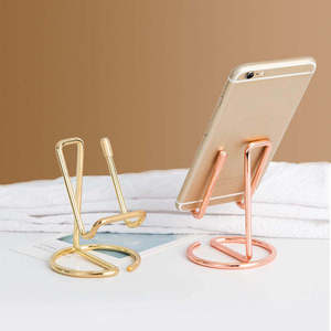 Soporte creativo de diseño moderno de acero para teléfono móvil, diseño moderno y novedoso, escritorio de decoración de metal para persona perezosa móvil de metal - Product Image 1