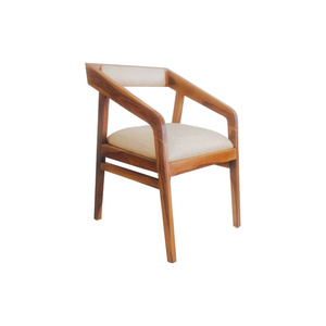 Fauteuil de salon spacieux conçu pour un confort d'assise optimal, un soutien doux et une relaxation apaisante à la maison dans les espaces de vie modernes - Product Image 1