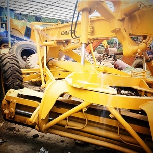 รถเกลี่ยดิน Komatsu มือสองรถเกลี่ยดิน GD661A มอเตอร์ - Product Image 4