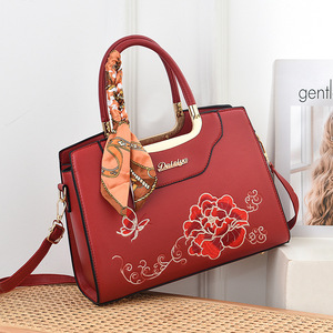 Borse a Tracolla in <span class=keywords><strong>Pelle</strong></span> PU all'Ingrosso, Borse con Cornice in Raso Ricamato, Borse da Donna di Mezza Età Certificate ISO - Product Image 2