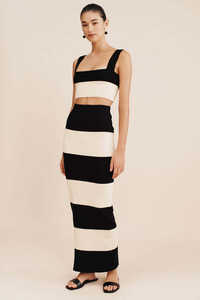 Nuovo Completo Estivo 2024 per Donna, Stile Europeo Americano Mediorientale, Nero e Bianco, in Maglia Elasticizzata a Righe - Product Image 6