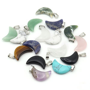 प्राकृतिक पत्थर चक्का रीकी क्वार्ट्ज क्रिस्टल मून पेलेंट आकर्षण ऊर्जा आध्यात्मिक गहने थोक उपहार बनाते हैं - Product Image 3