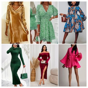 <span class=keywords><strong>Ropa</strong></span> <span class=keywords><strong>de</strong></span> mujer al por mayor en fardos: Nuevas prendas mixtas para mujer, calzado <span class=keywords><strong>de</strong></span> diseño, vestidos <span class=keywords><strong>de</strong></span> fiesta en stock. - Product Image 6