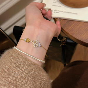 Collana con Doppia Rosa in Rame Placcato Oro Stile Retrò Francese, Bracciale Camelia, Anello Semi Aperto, Gioielli Eleganti di Lusso Leggero per Donne - Product Image 5