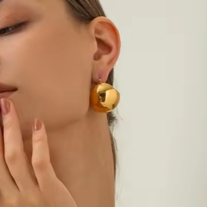 Nuevos Pendientes Geométricos de Acero Inoxidable Chapados en Oro de 14K, con Acabado Pulido y Liso, Pendientes de Bola Redonda Hueca para Mujer - Product Image 3