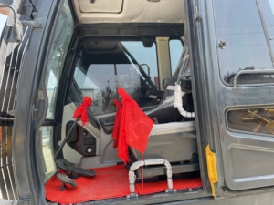 Excavadora de cadenas Hyundai HX220HD de 22 toneladas, usada, modelo 2023, motor y transmisión, capacidad de la cucharón de 0.93m, certificación CE - Product Image 6