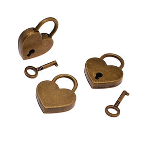 Pad Lock Skeleton Key Set Latón antiguo Decorativo Vintage Look Candado en forma de corazón con llave para decoración de boda - Product Image 5