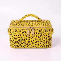 Trousse de Toilette de Voyage en Cuir Imprimé Poil de Vache LZ avec Logos Personnalisés pour Femme, Élégante Pochette à Maquillage avec Fermeture Éclair Dorée et Poils