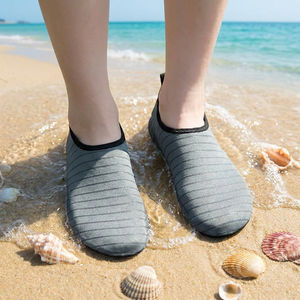Chaussures aquatiques unisexes personnalisées à séchage rapide pour yoga et sports nautiques, chaussettes tricotées d'hiver, logo personnalisé, motif animal, design simple à enfiler - Product Image 3