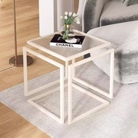 Table basse carrée moderne et luxueuse en fer, table d'appoint en verre suspendu durable avec ensemble artistique créatif pour canapé et chevet
