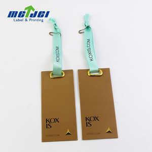 Etiquetas <span class=keywords><strong>de</strong></span> Ropa Recicladas Ecológicas <span class=keywords><strong>de</strong></span> Lujo, Etiquetas Colgantes con Impresión Personalizada en Relieve, Etiquetas <span class=keywords><strong>de</strong></span> Cartón Especiales con Nombre <span class=keywords><strong>de</strong></span> Marca para Zapatos - Product Image 1